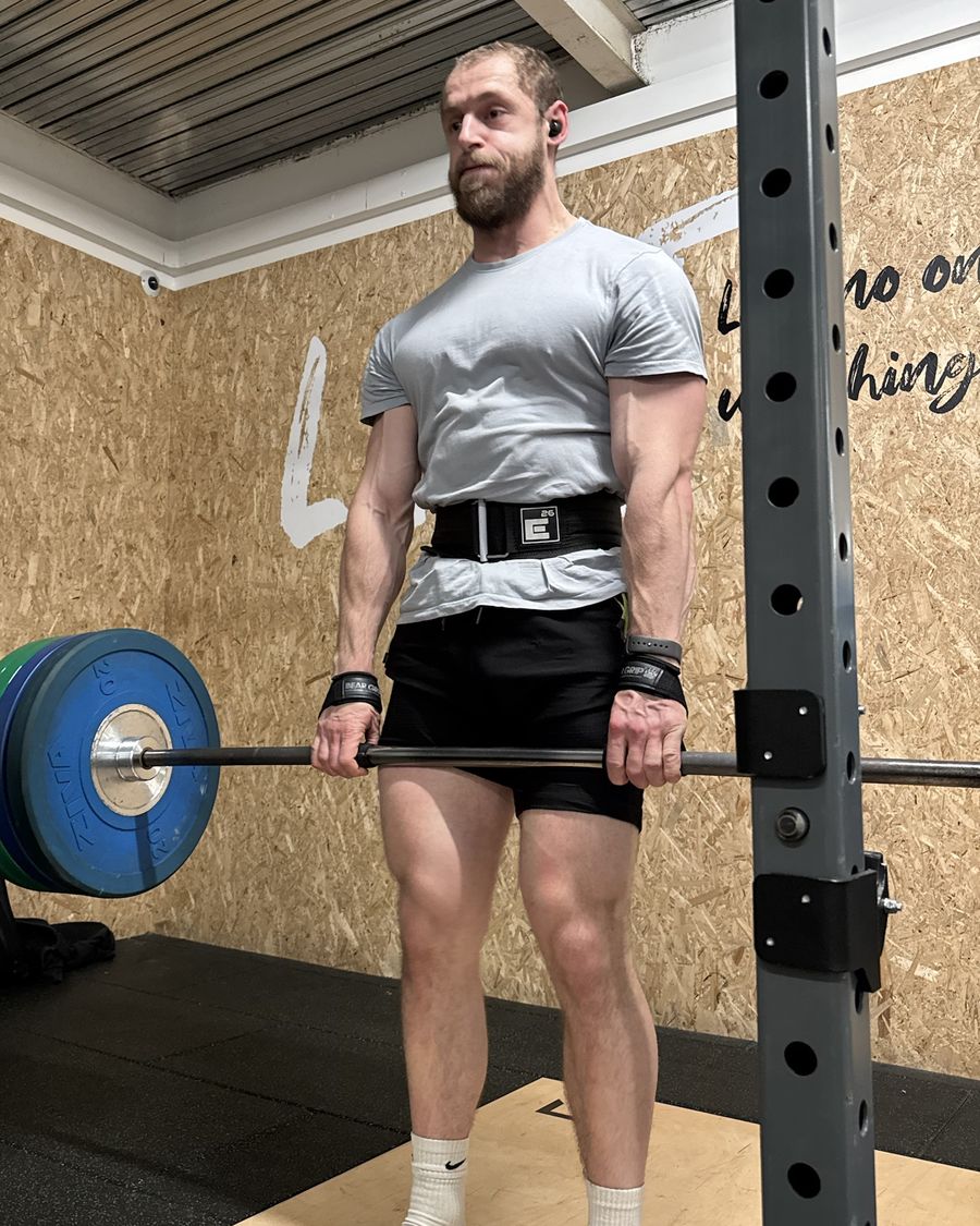 Dan Korcu setting up for a barbell deadlift